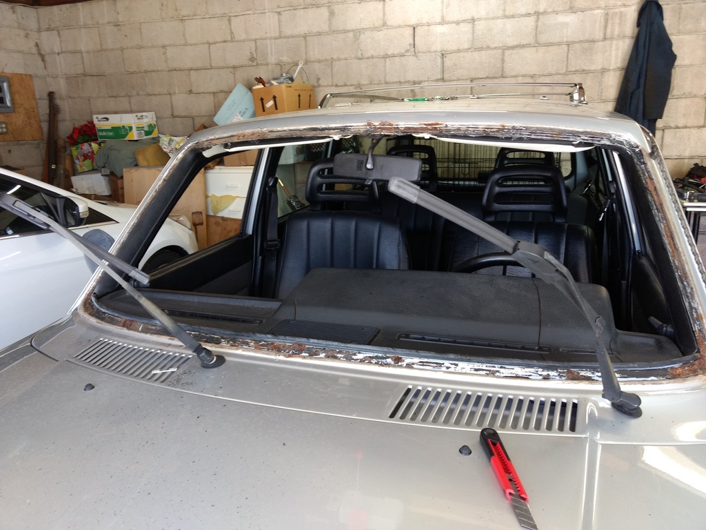 Resealing And Upgrading Trim On A 78 90 Volvo 240 Windshield